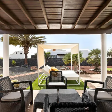 Vila Home2book Private With Pool, *