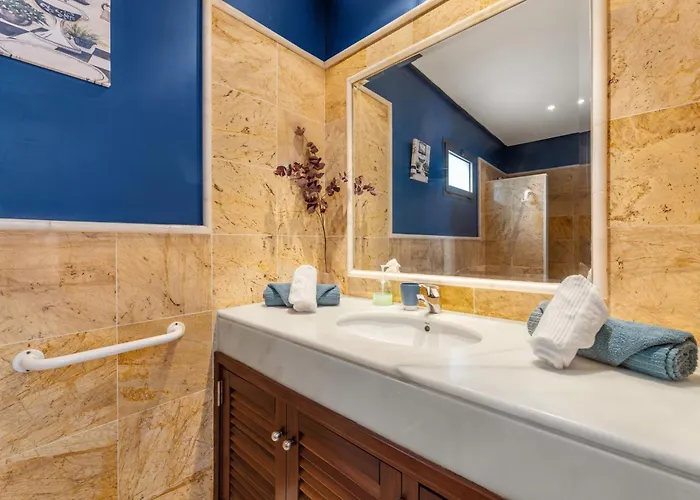 Vila Home2book Private With Pool, *