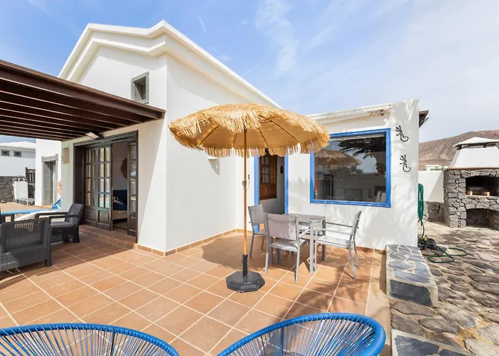 Home2book Private With Pool, Vila