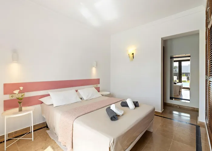 Home2book Private With Pool, Πλάγια Μπλάνκα